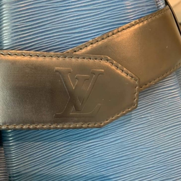 AUTHENTIC Louis Vuitton Sac D'epaule - Picture 2 of 4